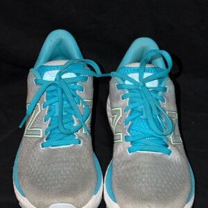New Balance w880 fresh foam Women's 8.5b Gray & Teal Running Shoes